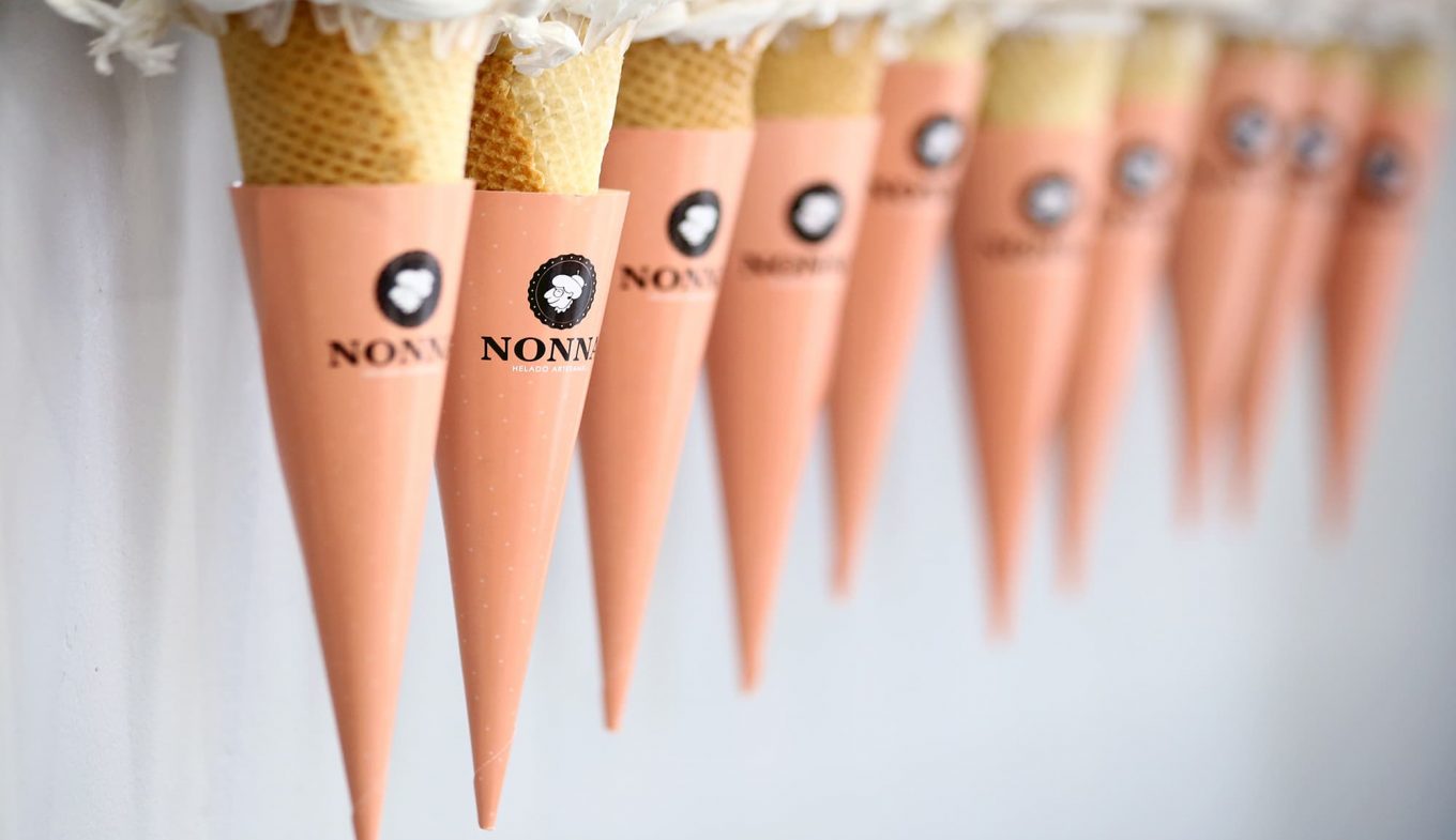 Diseño de envase de producto branding heladería Nonna por Cuatrocento Agencia de Publicidad en Málaga.